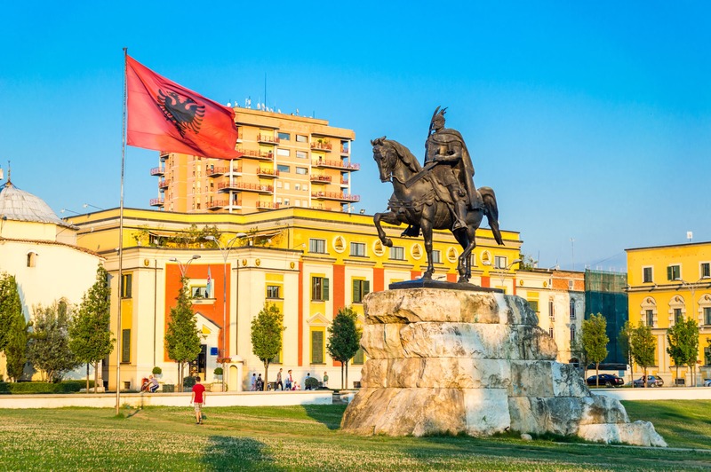 Vacanze in Albania, piazza a Tirana