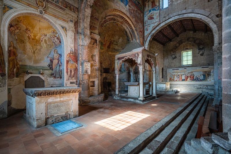 Tuscania interno santa maria maggiore